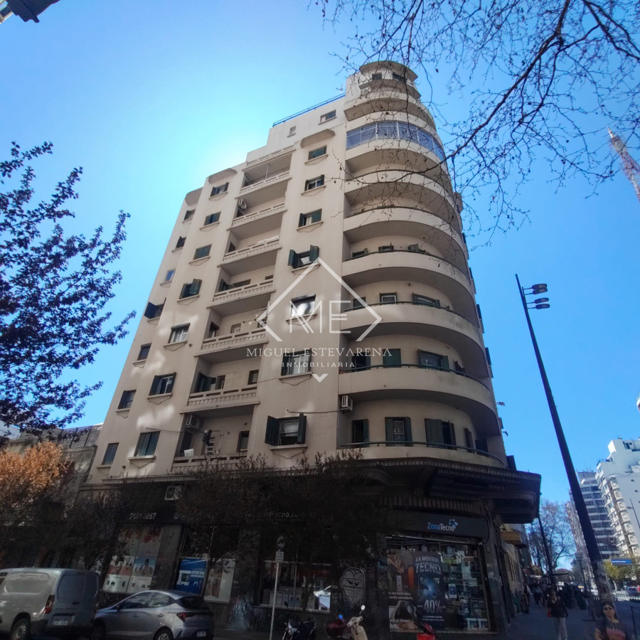 Apartamento ID.838 - Apartamento 3 Dormitorios - Esquina 18 de Julio, Céntrico, Amplio