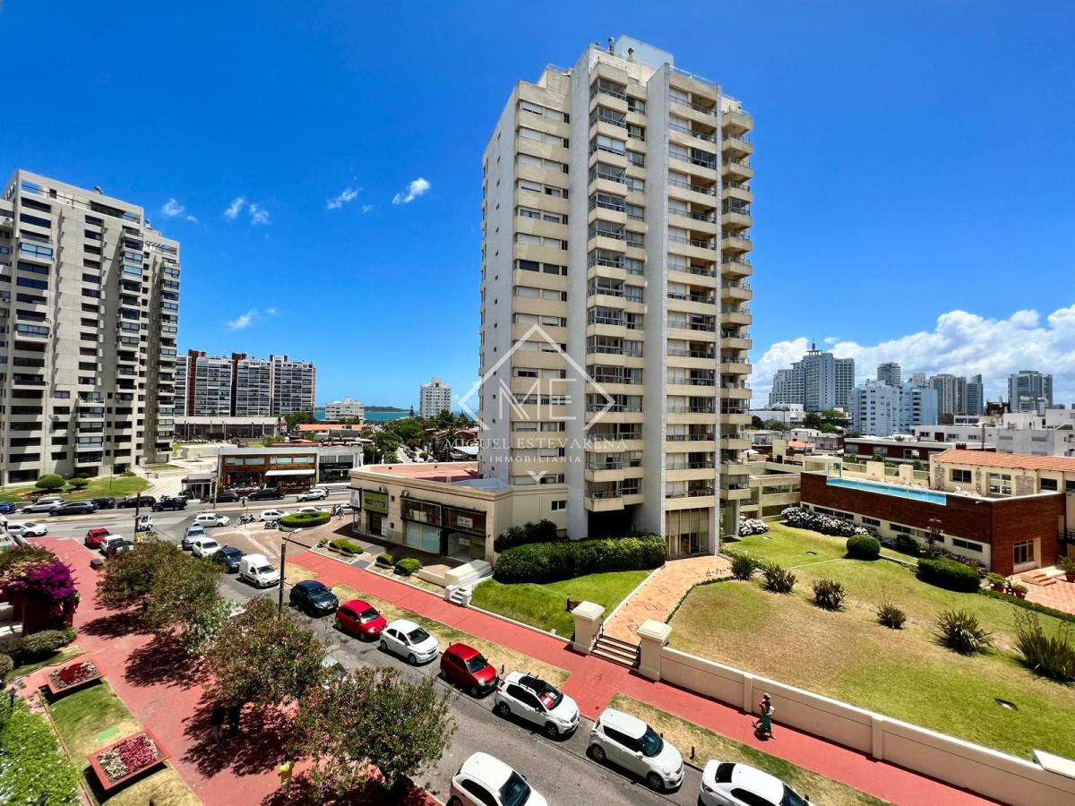 Apartamento ID.777 - Oportunidad única: En venta apartamento amueblado en Islamar, Ideal para Familias o Inversión