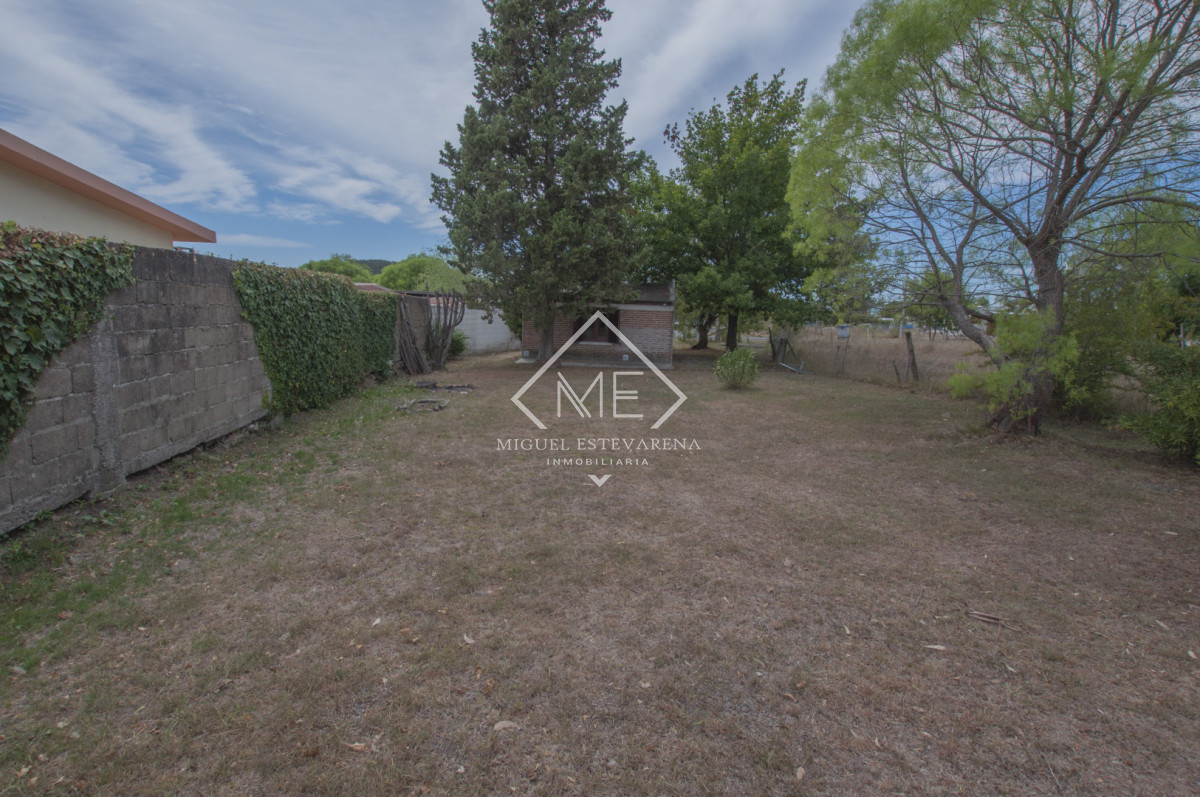 Casa ID.866 - Venta Casa en Barrio Blanes Viale - Terreno con Frente a Dos Calles