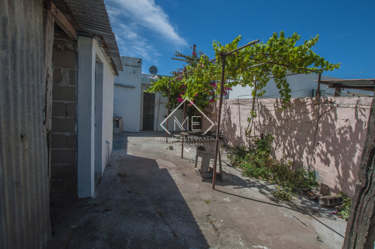 Casa ID.855 - Venta Casa Con Renta - 345m2, Estufa A Leña, Cerca De Todo