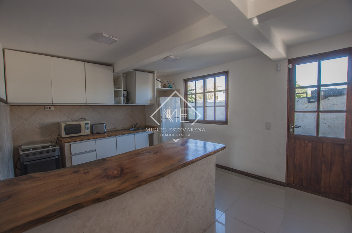 Casa ID.717 - Oportunidad de Venta: Casa en El Tesoro con Amplio Terreno y Excelente Ubicación