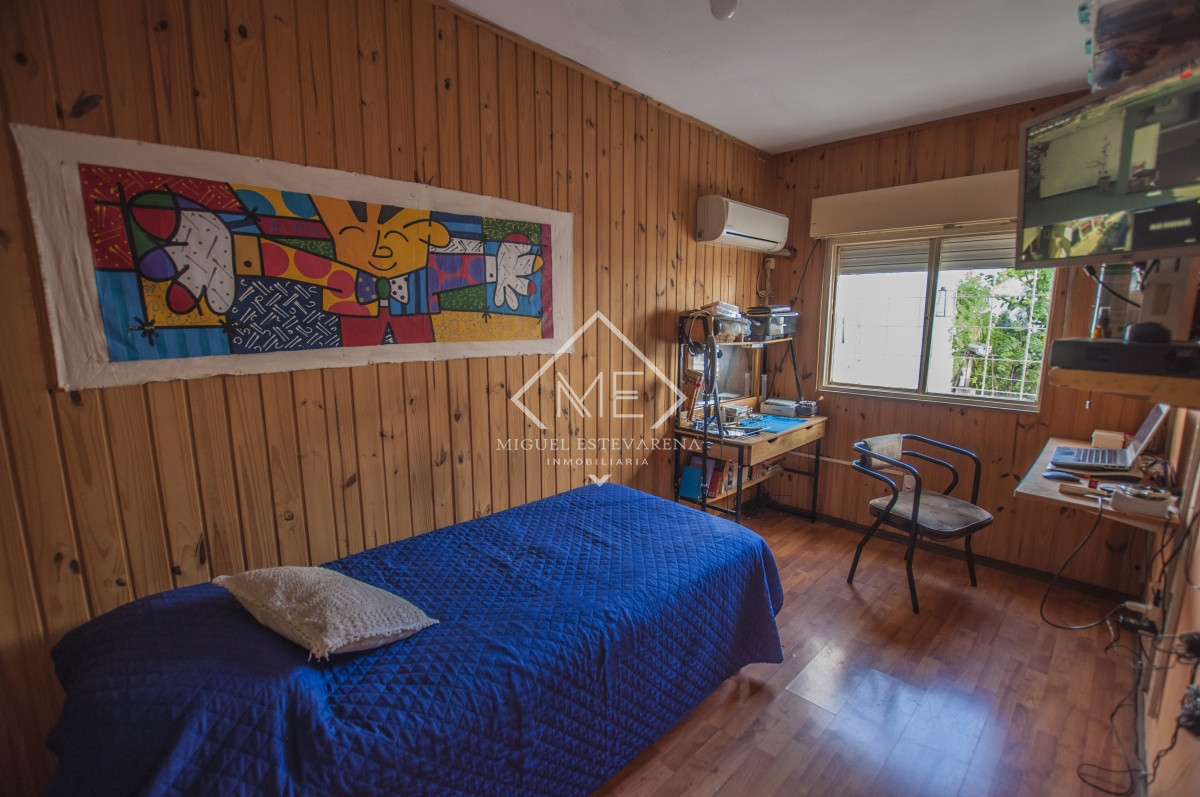 Casa ID.715 - ¡Oportunidad en Minas!  En venta amplia Propiedad en el Centro con Oficina y Garaje