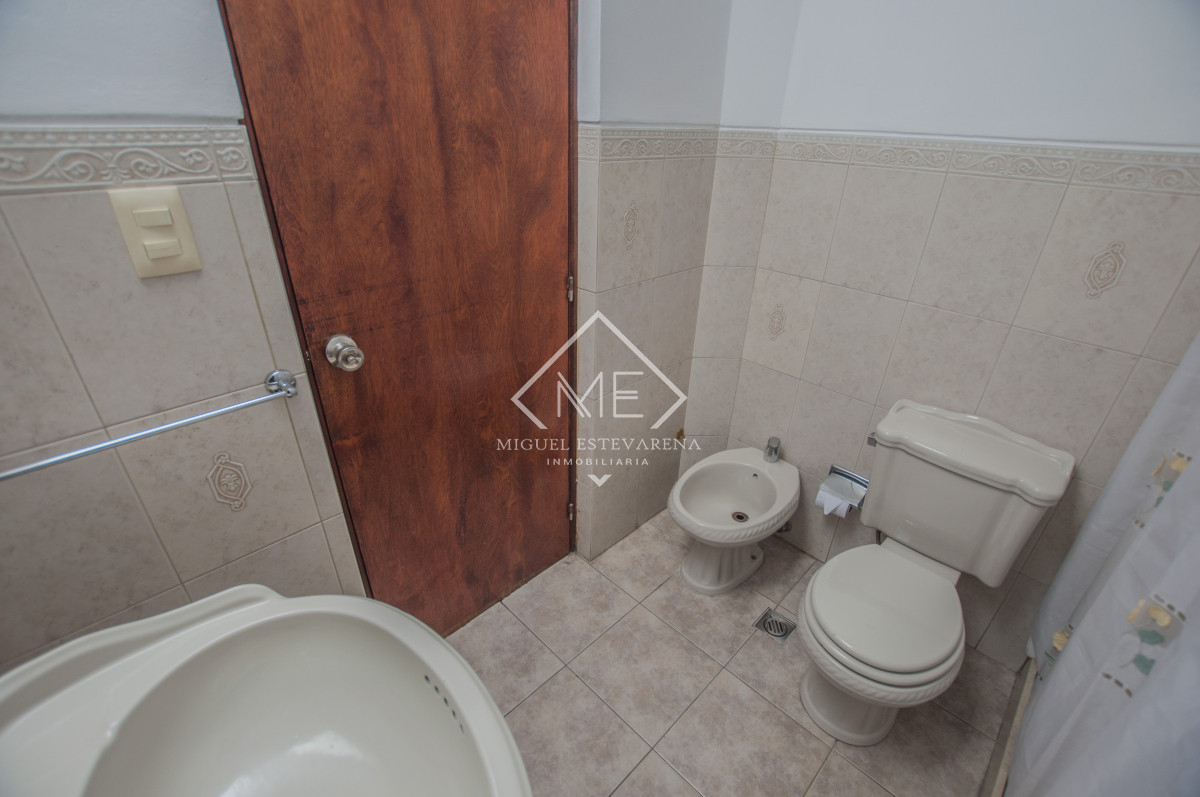 Casa ID.826 - Casa 4 Dorm. Buceo - 2 Patios, Garaje, Apta Banco