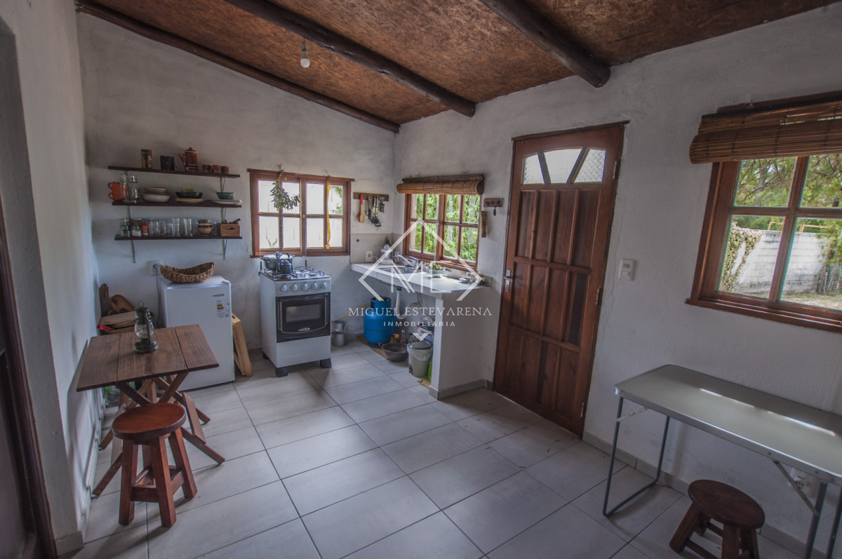 Casa ID.866 - Venta Casa en Barrio Blanes Viale - Terreno con Frente a Dos Calles