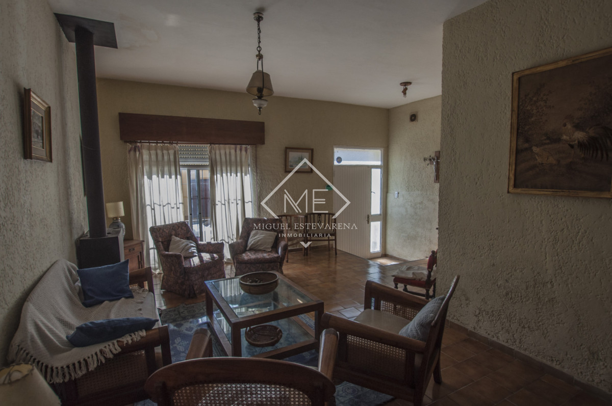 Casa ID.894 - Propiedad en Minas Apta para Banco - 4 Dormitorios, 3 Baños y Parrillero