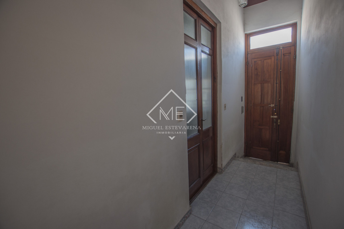 Casa ID.901 - Venta en Centro de Minas - Gran Casa de 328 m² a 2 Cuadras de Plaza Libertad