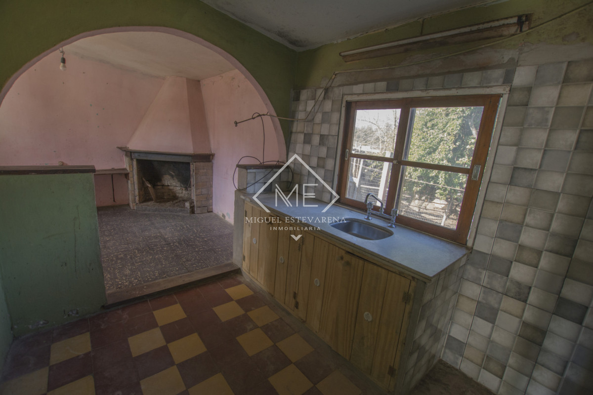 Casa ID.898 - Casa a la Venta en Barrio El Tanque - Terreno de +500 m² con Potencial de Ampliación