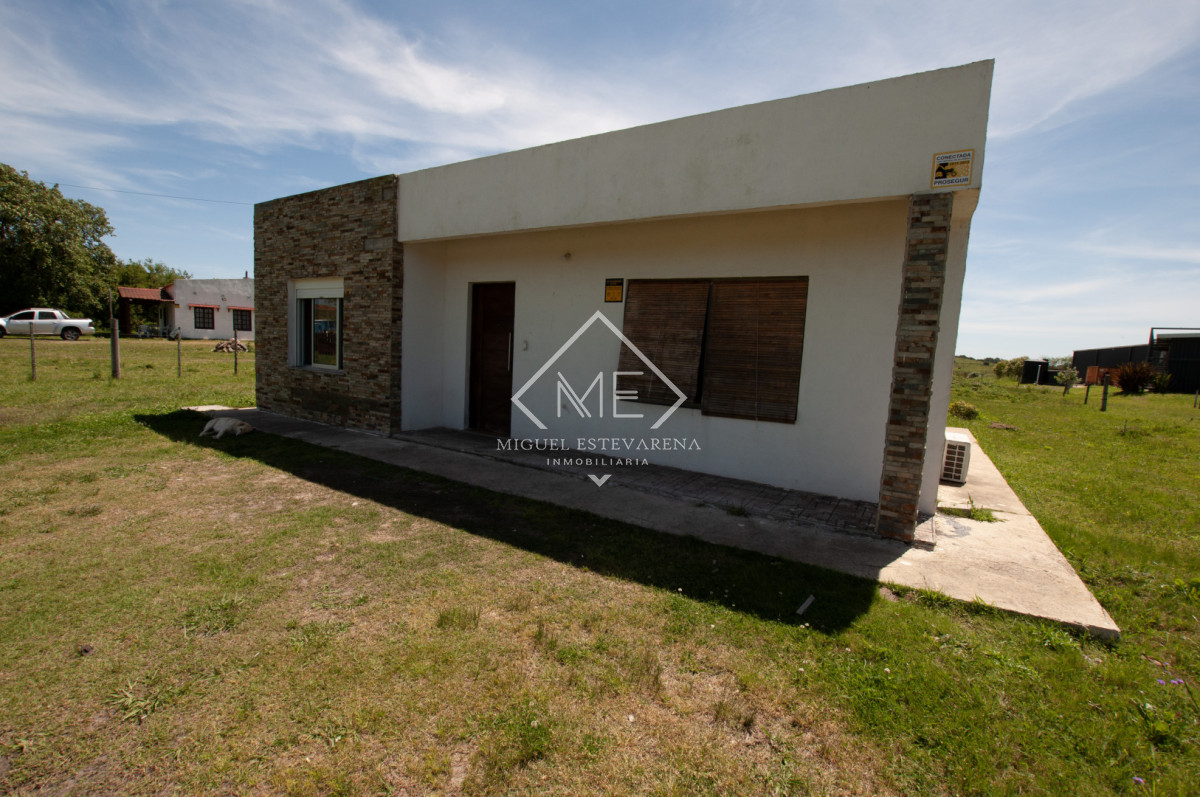 Casa ID.856 - Casa 3 Dormitorios En venta - Living Integrado, barrios Las Palmas, Minas
