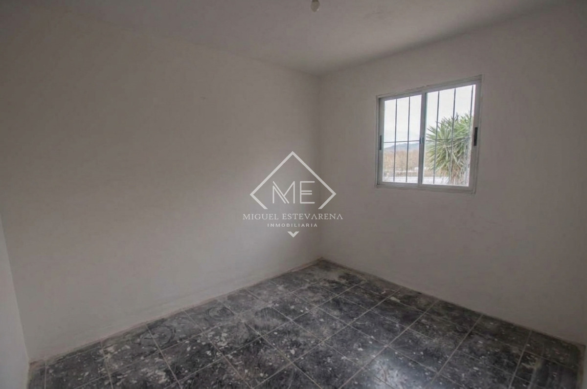 Casa ID.905 - Casa de 2 Dormitorios en Alquiler - Cochera, Patio y Garantía de Aseguradoras