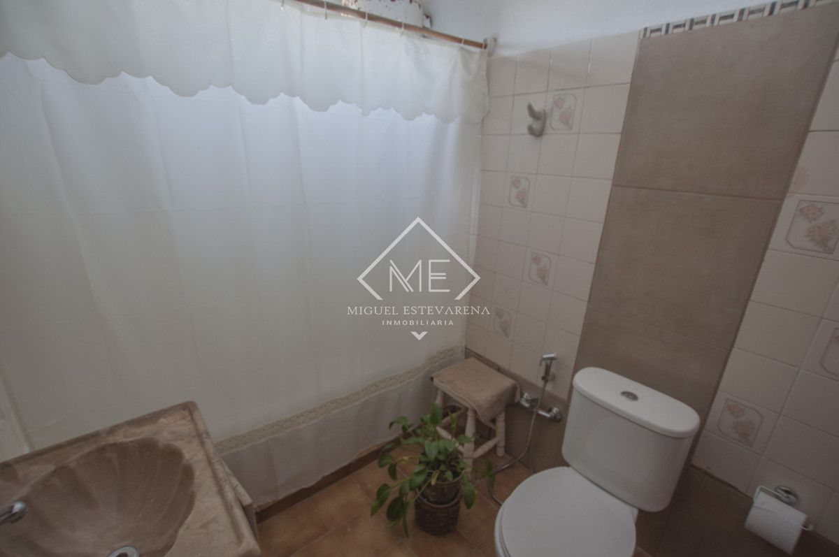 Casa ID.894 - Propiedad en Minas Apta para Banco - 4 Dormitorios, 3 Baños y Parrillero