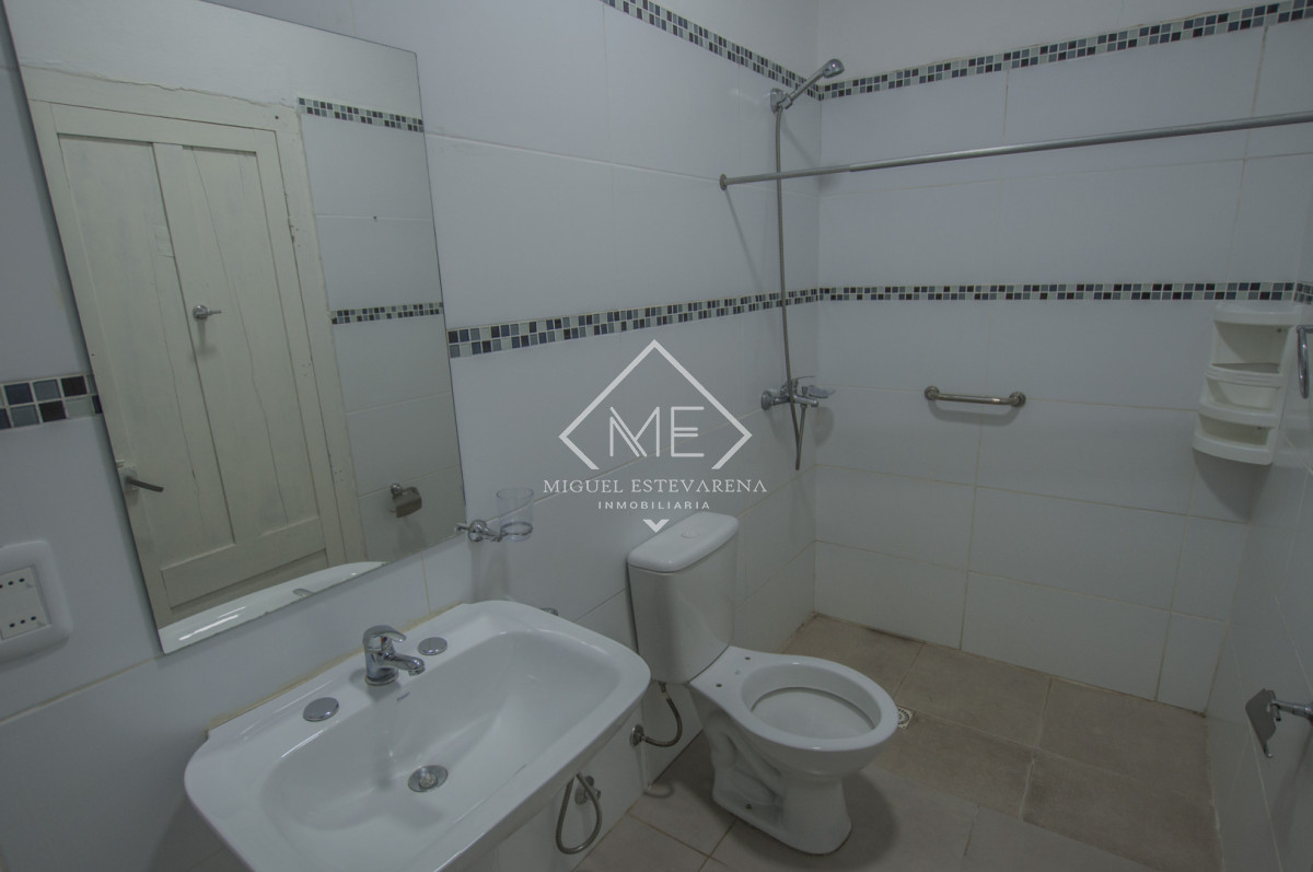 Casa ID.874 - Casa en Venta con Dormitorio en Suite y 400 m² de Terreno - Excelente Ubicación en Minas