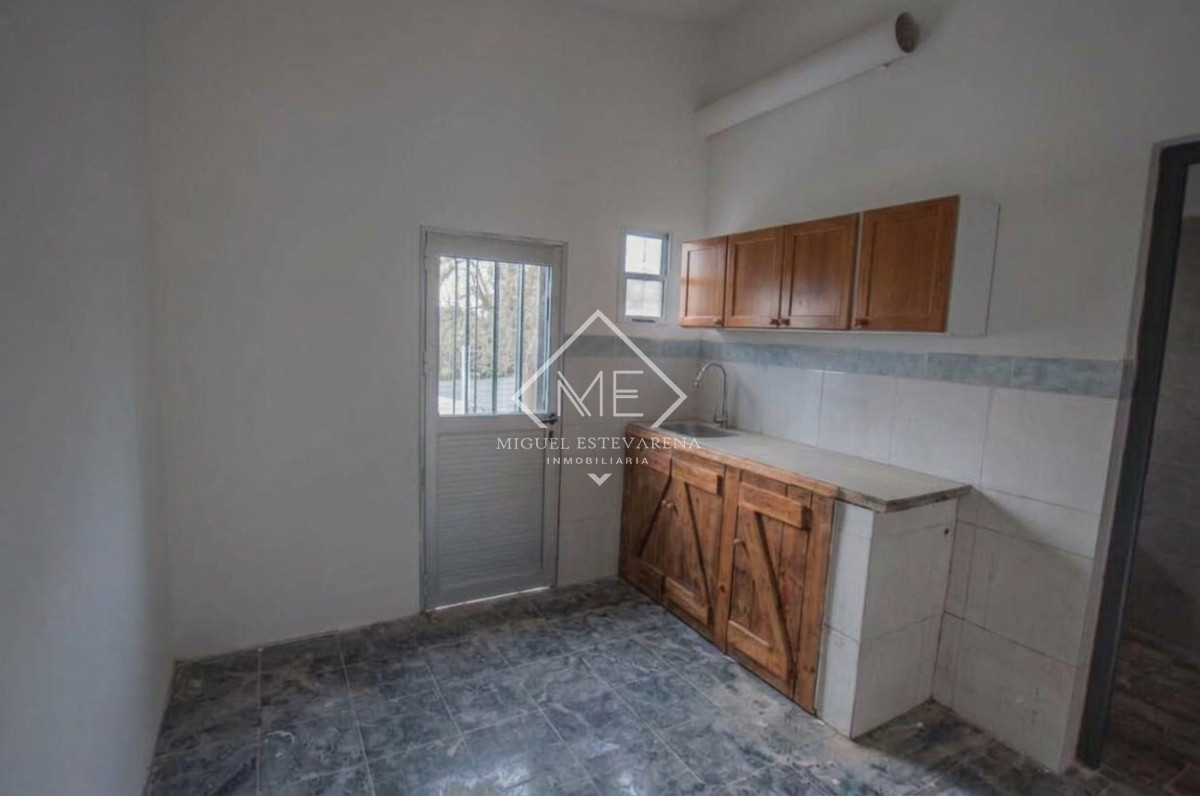 Casa ID.905 - Casa de 2 Dormitorios en Alquiler - Cochera, Patio y Garantía de Aseguradoras