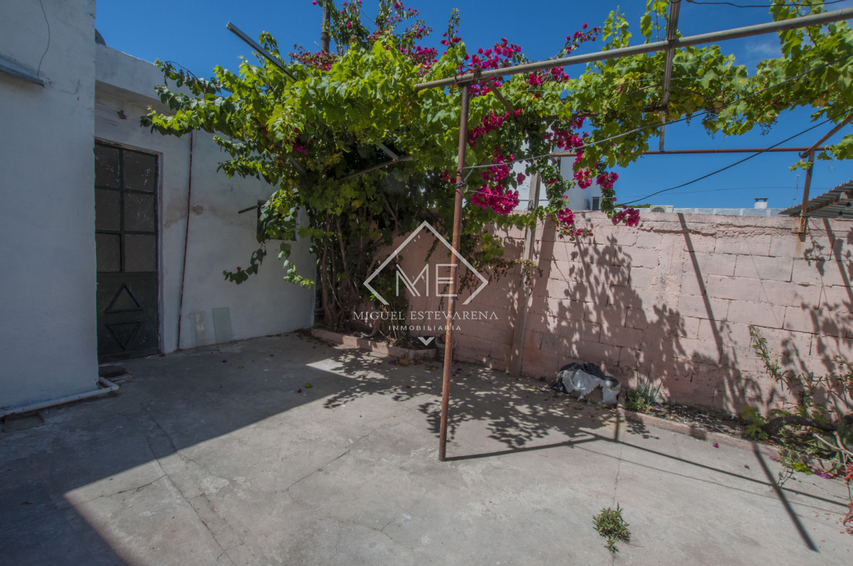 Casa ID.855 - Venta Casa Con Renta - 345m2, Estufa A Leña, Cerca De Todo