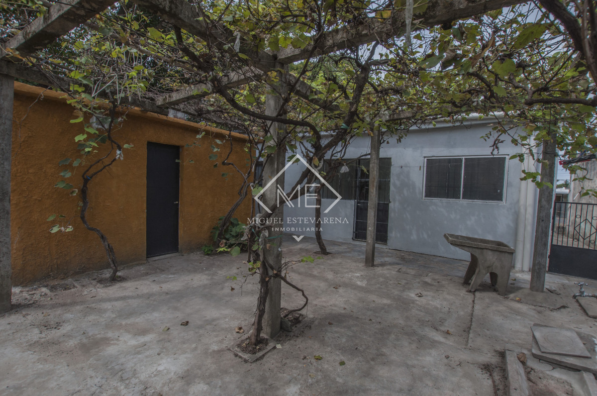 Casa ID.780 - Se alquila casa de tres dormitorios en barrio Estación, Minas.