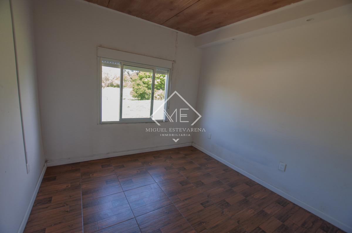 Casa ID.856 - Casa 3 Dormitorios En venta - Living Integrado, barrios Las Palmas, Minas
