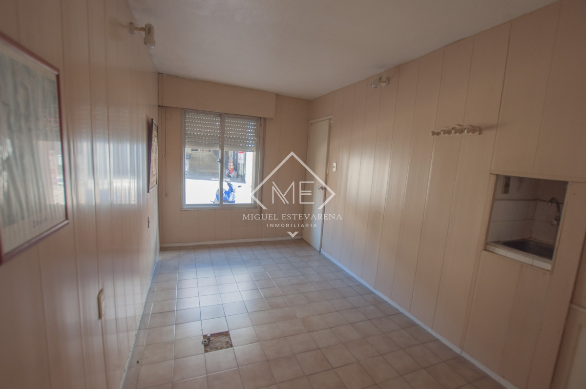 Casa ID.715 - ¡Oportunidad en Minas!  En venta amplia Propiedad en el Centro con Oficina y Garaje