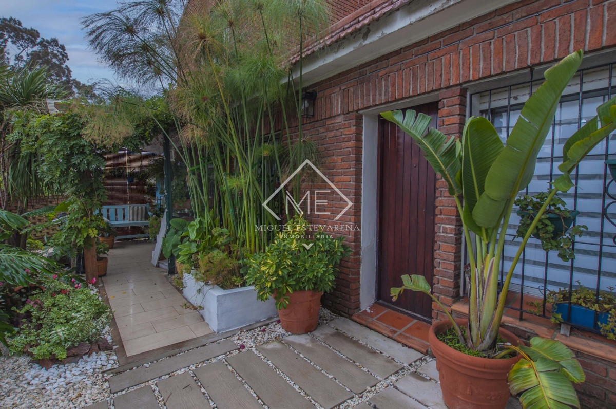 Casa ID.711 - Casa de tres dormitorios y tres baños a la venta en Maldonado.