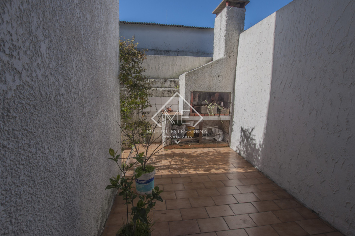 Casa ID.894 - Propiedad en Minas Apta para Banco - 4 Dormitorios, 3 Baños y Parrillero