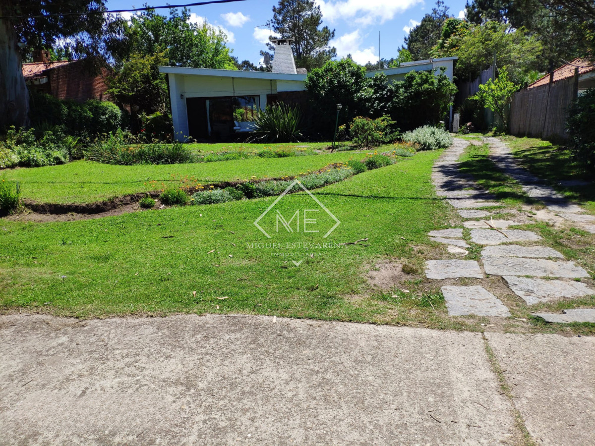 Casa ID.760 - Casa de cuatro dormitorios en venta en Pinares, Maldonado.