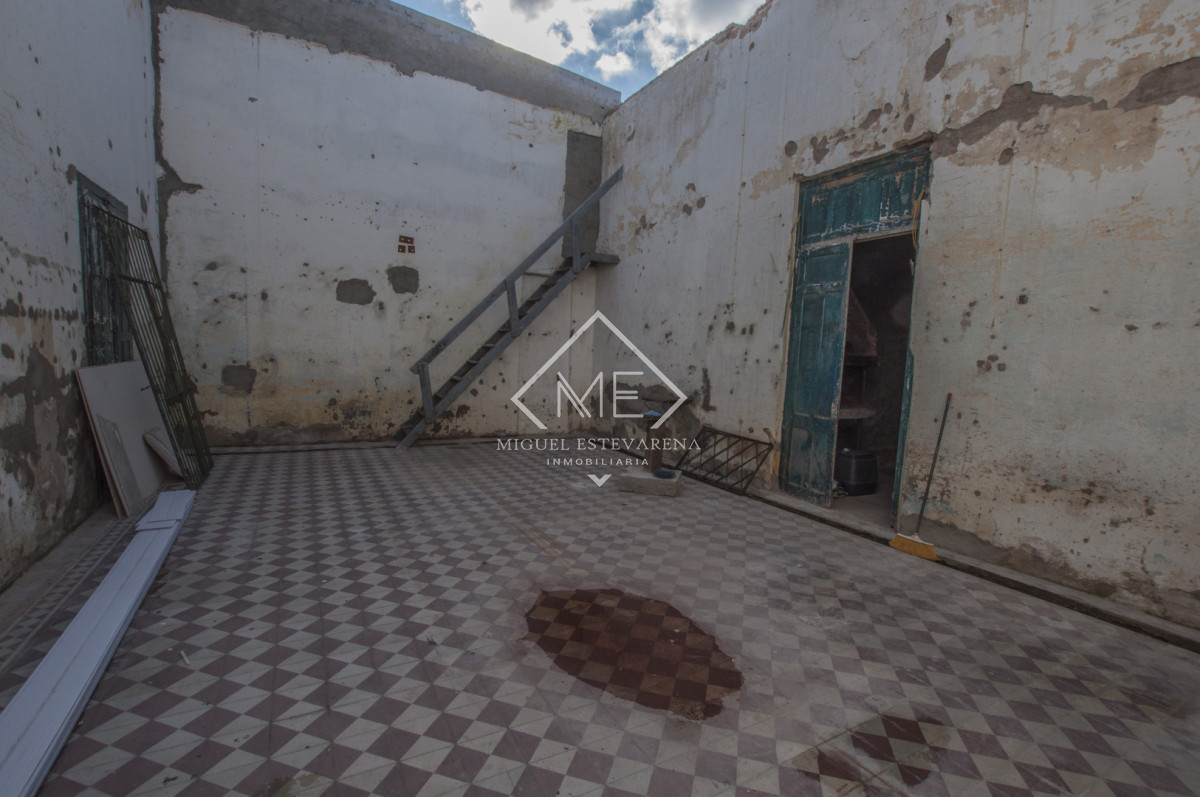 Casa ID.886 - Venta en Minas - PH para Reciclar en Esquina de Batlle y Colón