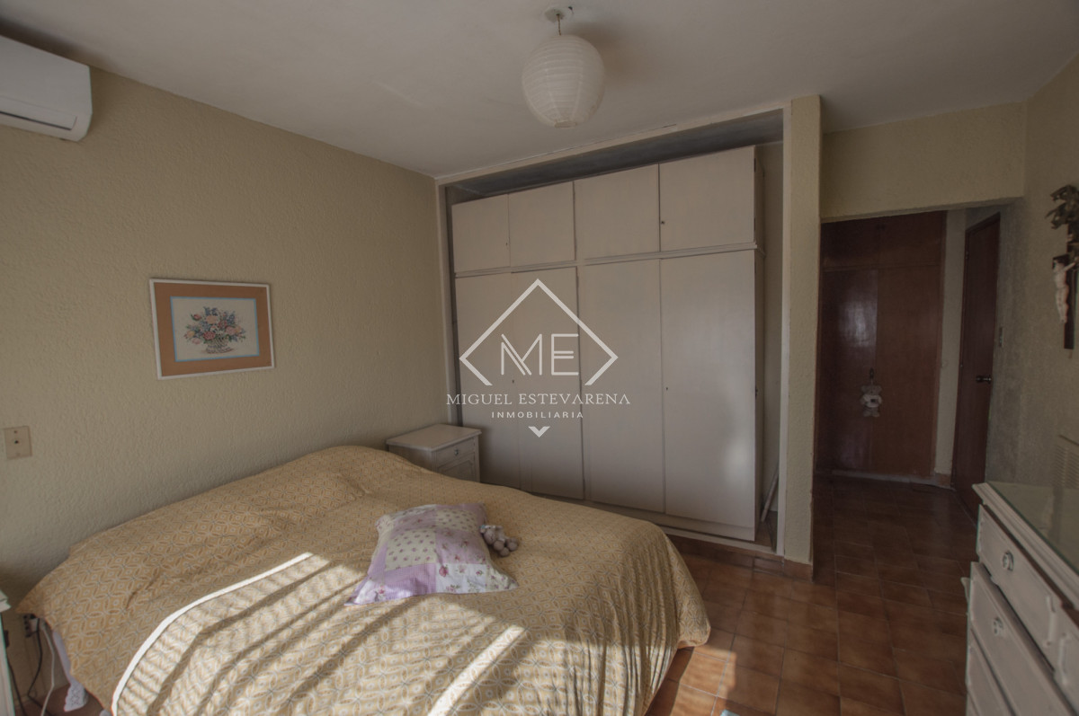 Casa ID.894 - Propiedad en Minas Apta para Banco - 4 Dormitorios, 3 Baños y Parrillero