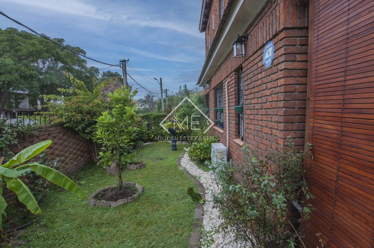 Casa ID.711 - Casa de tres dormitorios y tres baños a la venta en Maldonado.