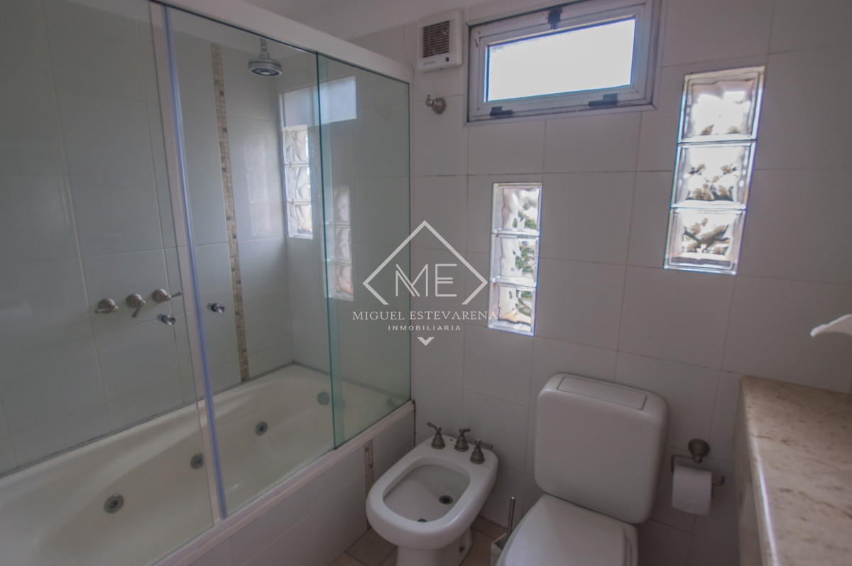 Casa ID.711 - Casa de tres dormitorios y tres baños a la venta en Maldonado.