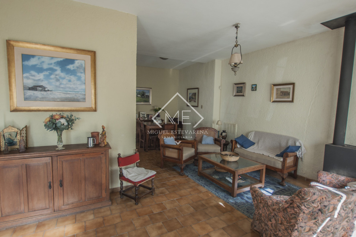 Casa ID.894 - Propiedad en Minas Apta para Banco - 4 Dormitorios, 3 Baños y Parrillero
