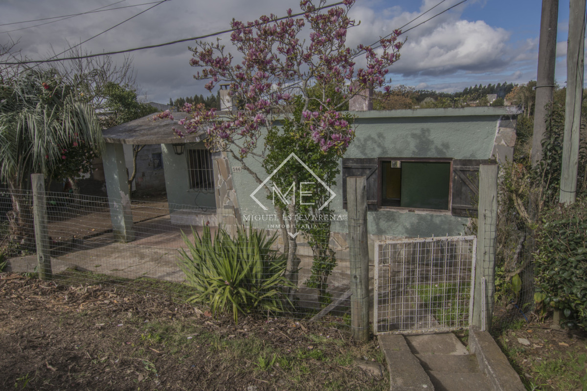 Casa ID.898 - Casa a la Venta en Barrio El Tanque - Terreno de +500 m² con Potencial de Ampliación