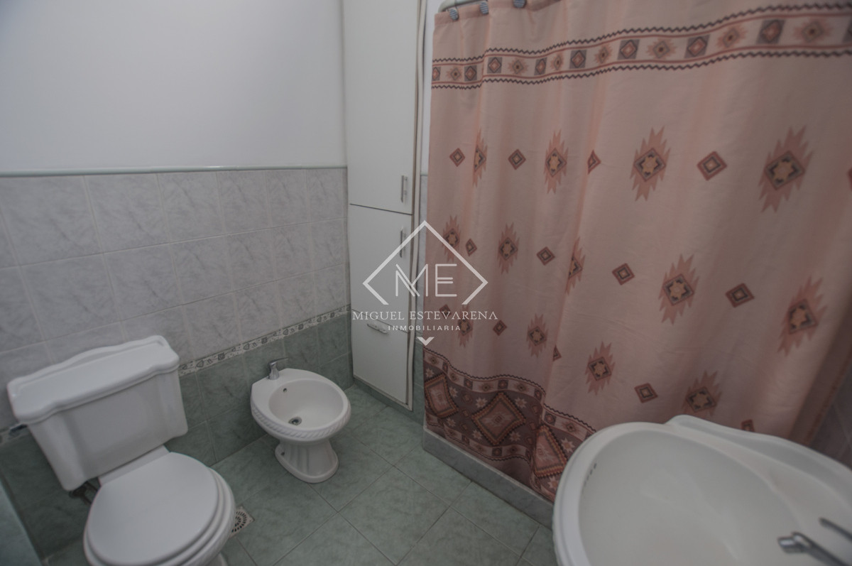 Casa ID.826 - Casa 4 Dorm. Buceo - 2 Patios, Garaje, Apta Banco