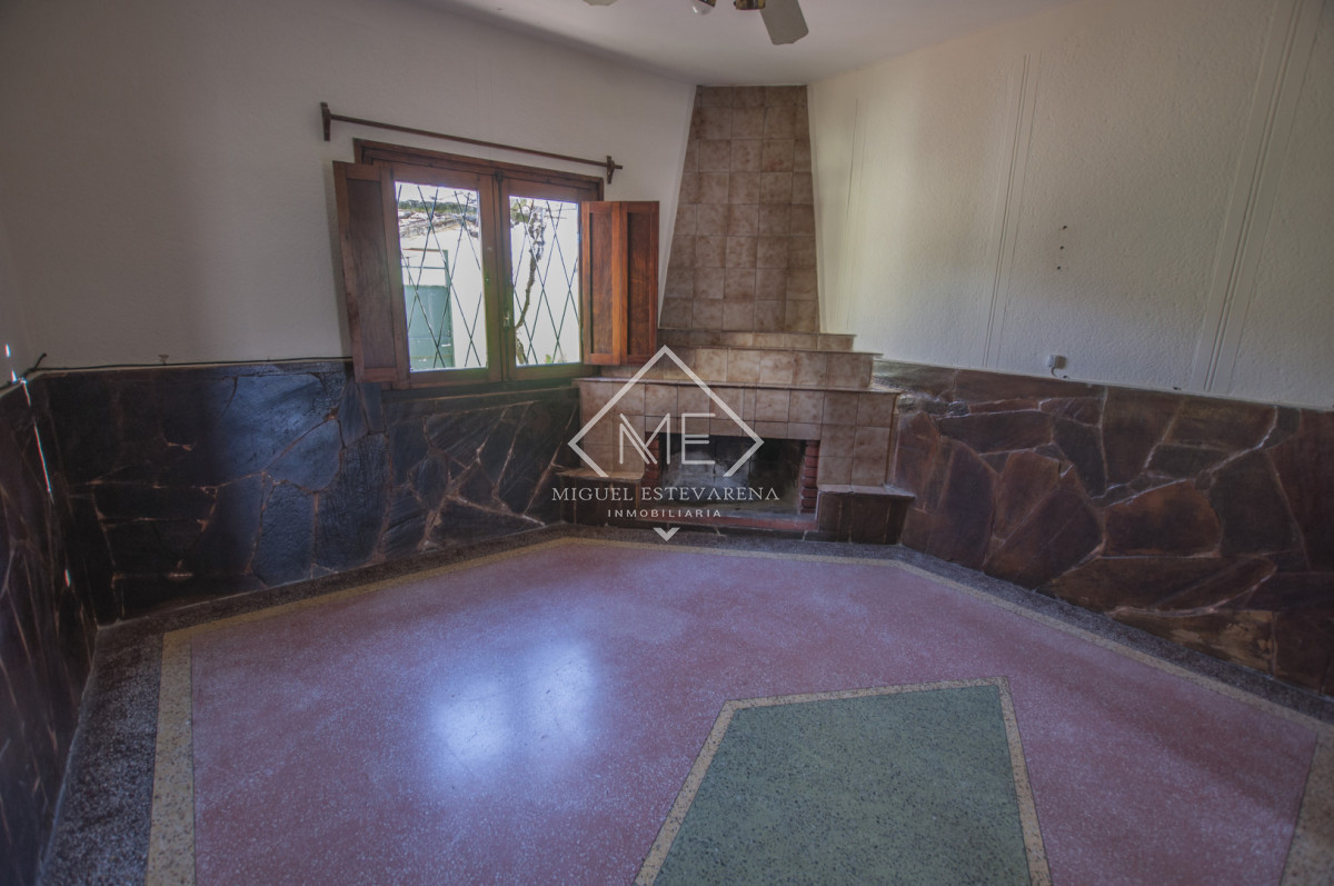 Casa ID.887 - Venta en Barrio Olímpico - Casa de 2 Dormitorios con Baño a Nuevo y Garaje