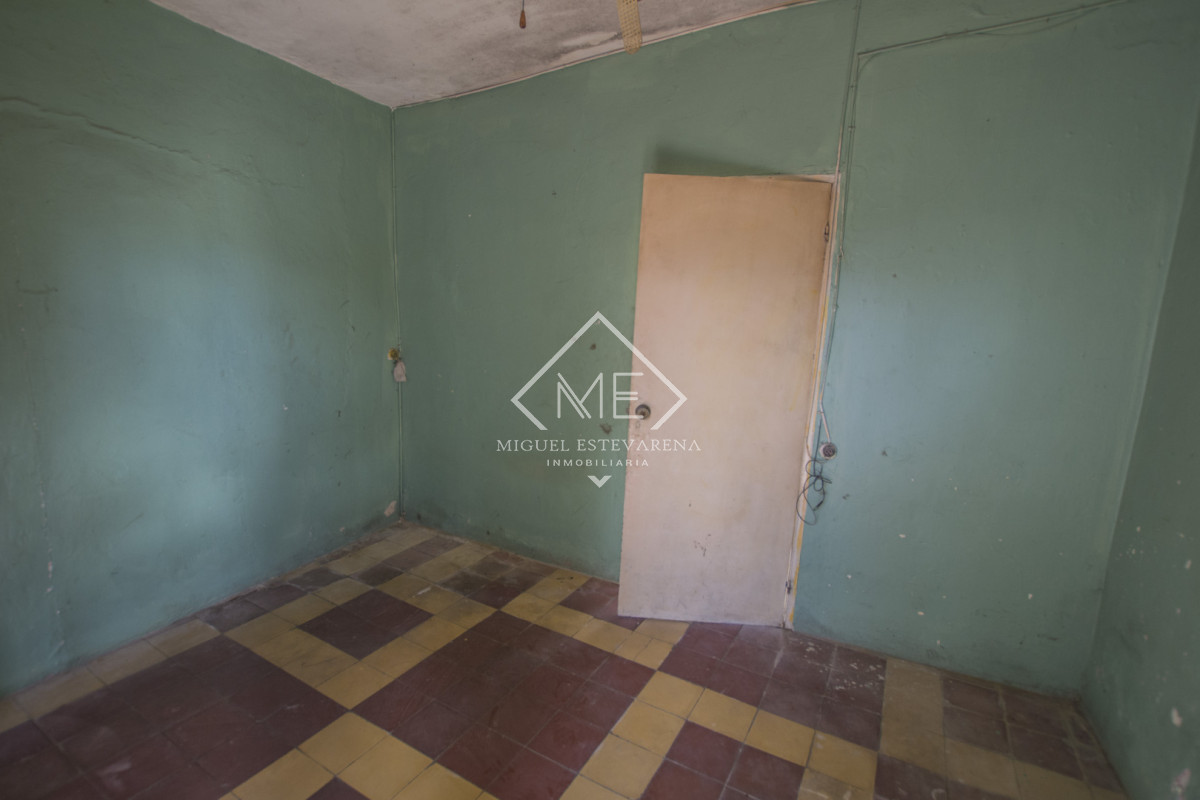 Casa ID.898 - Casa a la Venta en Barrio El Tanque - Terreno de +500 m² con Potencial de Ampliación