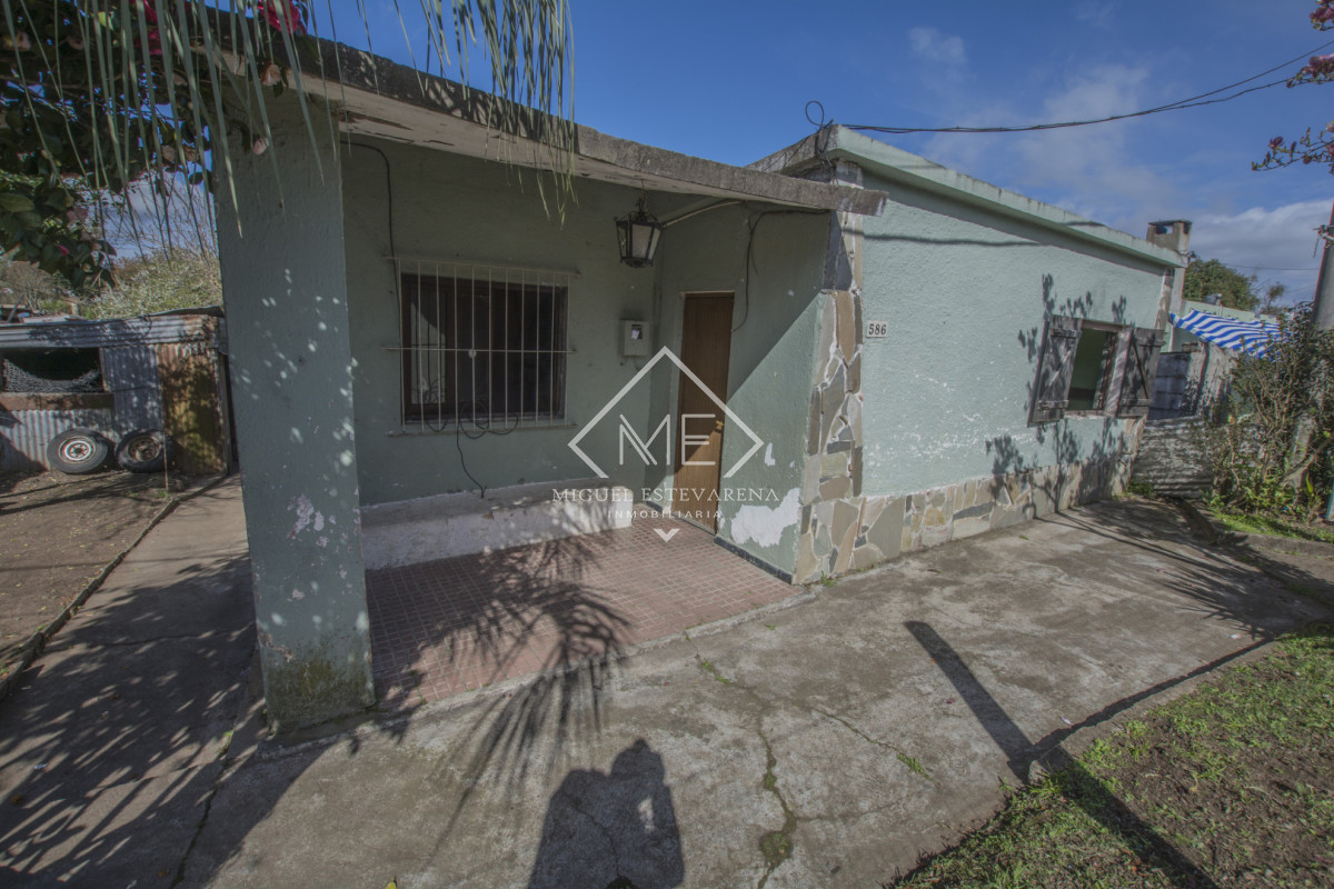 Casa ID.898 - Casa a la Venta en Barrio El Tanque - Terreno de +500 m² con Potencial de Ampliación