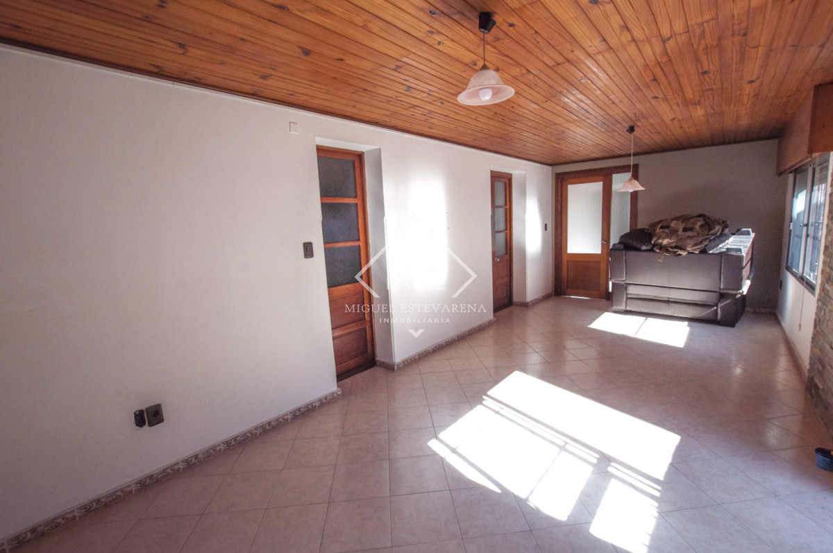 Casa ID.901 - Venta en Centro de Minas - Gran Casa de 328 m² a 2 Cuadras de Plaza Libertad