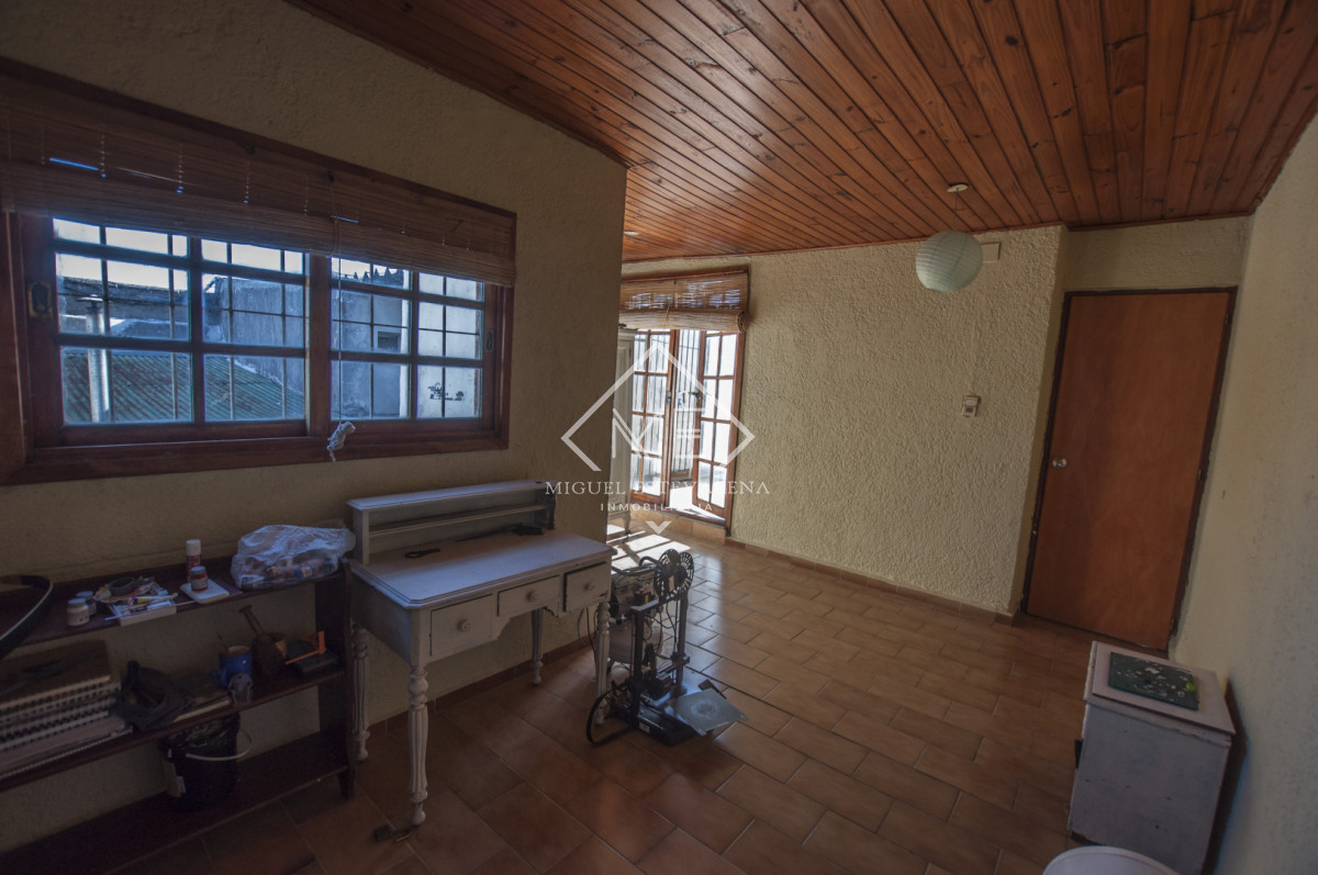 Casa ID.894 - Propiedad en Minas Apta para Banco - 4 Dormitorios, 3 Baños y Parrillero