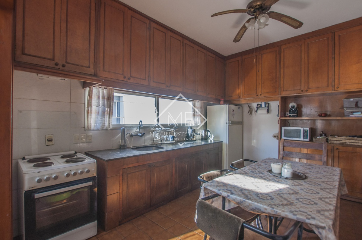 Casa ID.715 - ¡Oportunidad en Minas!  En venta amplia Propiedad en el Centro con Oficina y Garaje