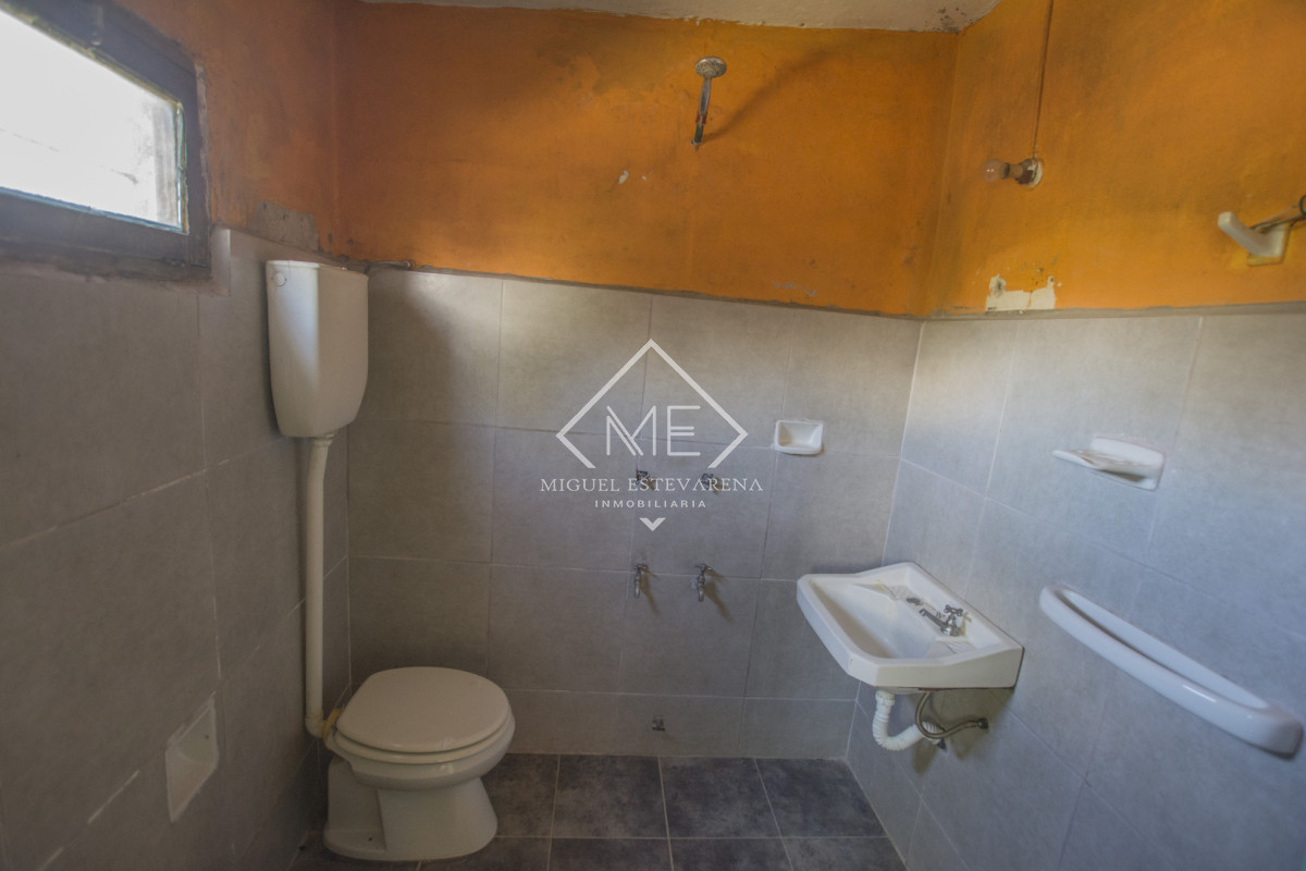 Casa ID.898 - Casa a la Venta en Barrio El Tanque - Terreno de +500 m² con Potencial de Ampliación