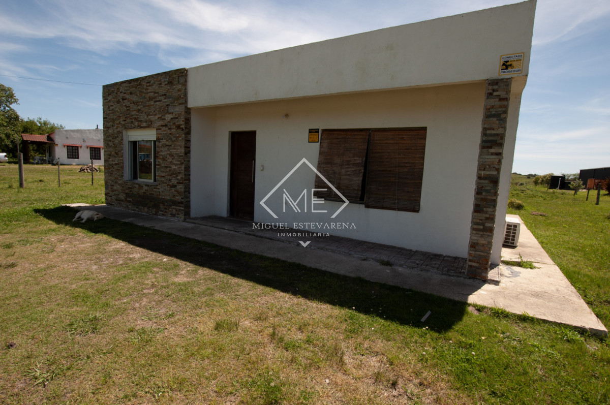 Casa ID.856 - Casa 3 Dormitorios En venta - Living Integrado, barrios Las Palmas, Minas