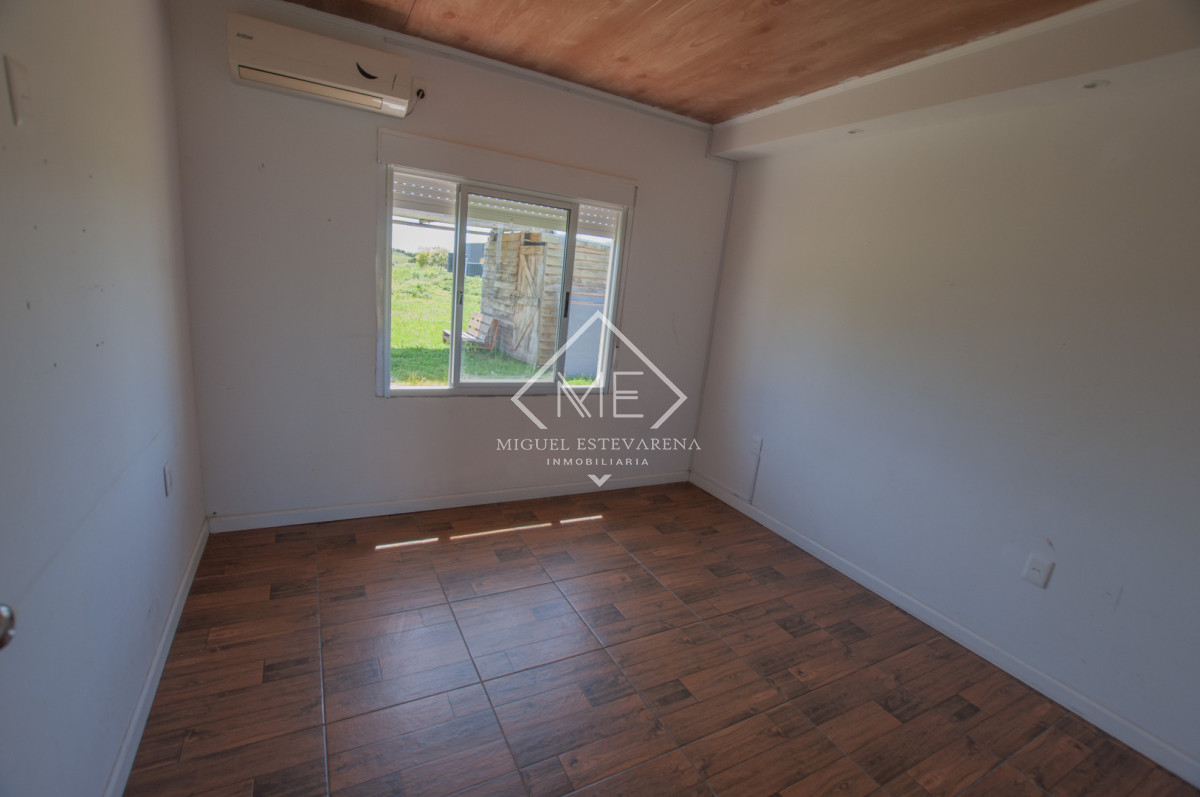 Casa ID.856 - Casa 3 Dormitorios En venta - Living Integrado, barrios Las Palmas, Minas