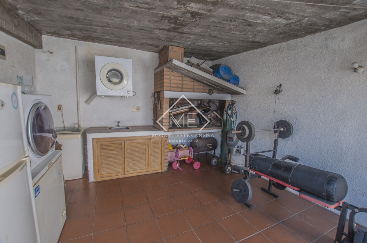 Casa ID.715 - ¡Oportunidad en Minas!  En venta amplia Propiedad en el Centro con Oficina y Garaje