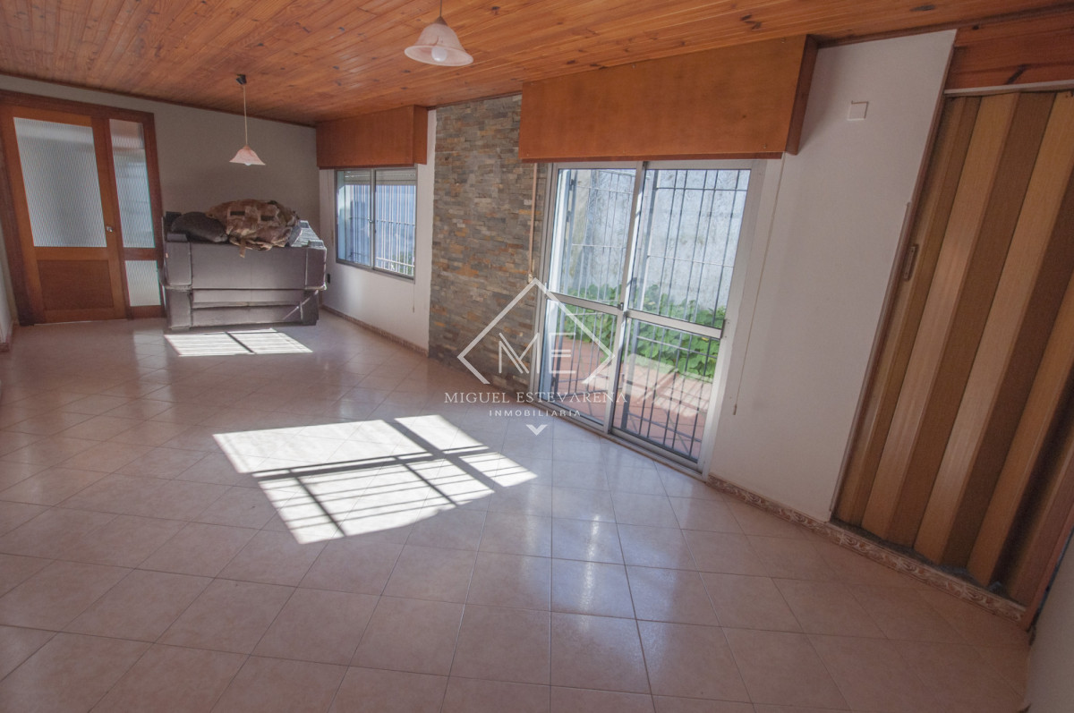 Casa ID.901 - Venta en Centro de Minas - Gran Casa de 328 m² a 2 Cuadras de Plaza Libertad