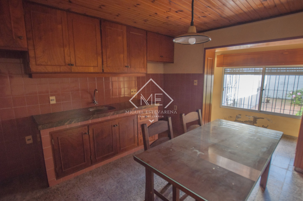 Casa ID.901 - Venta en Centro de Minas - Gran Casa de 328 m² a 2 Cuadras de Plaza Libertad