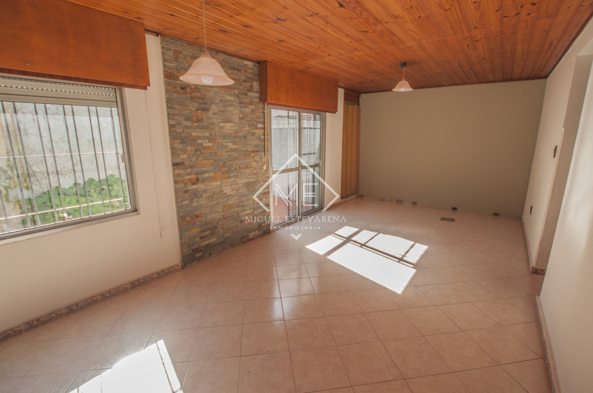 Casa ID.901 - Venta en Centro de Minas - Gran Casa de 328 m² a 2 Cuadras de Plaza Libertad