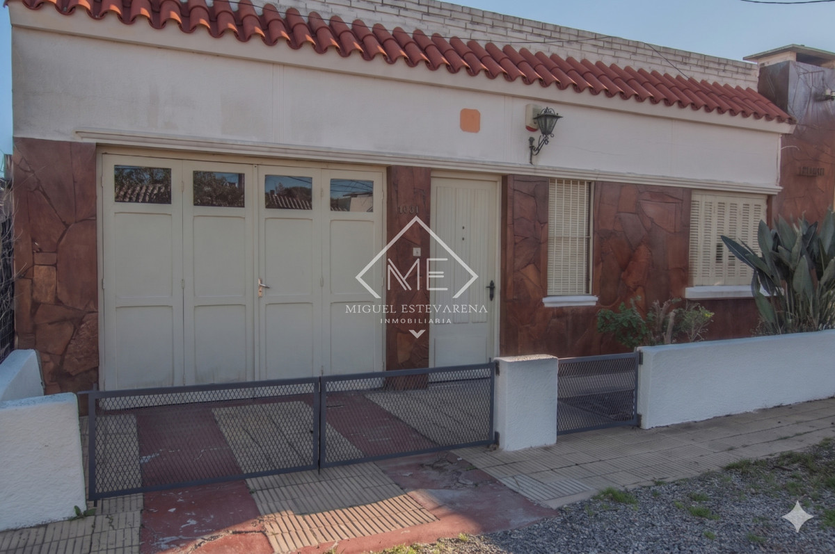 Casa ID.887 - Venta en Barrio Olímpico - Casa de 2 Dormitorios con Baño a Nuevo y Garaje