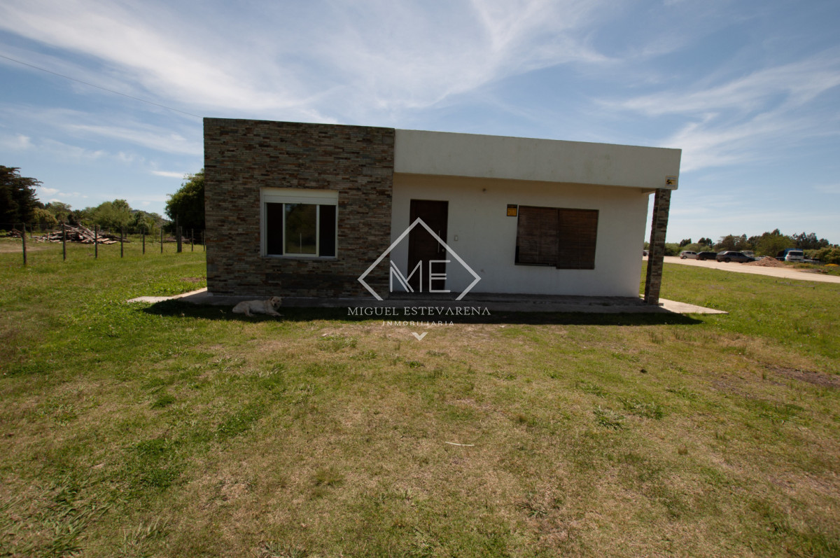 Casa ID.856 - Casa 3 Dormitorios En venta - Living Integrado, barrios Las Palmas, Minas