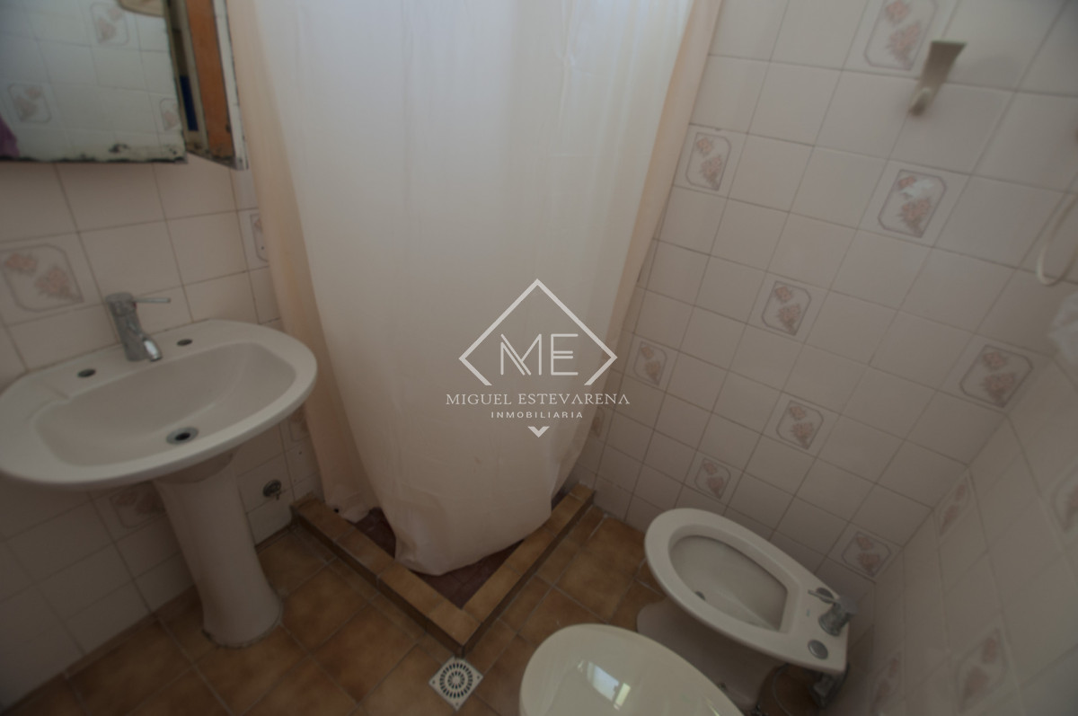 Casa ID.894 - Propiedad en Minas Apta para Banco - 4 Dormitorios, 3 Baños y Parrillero