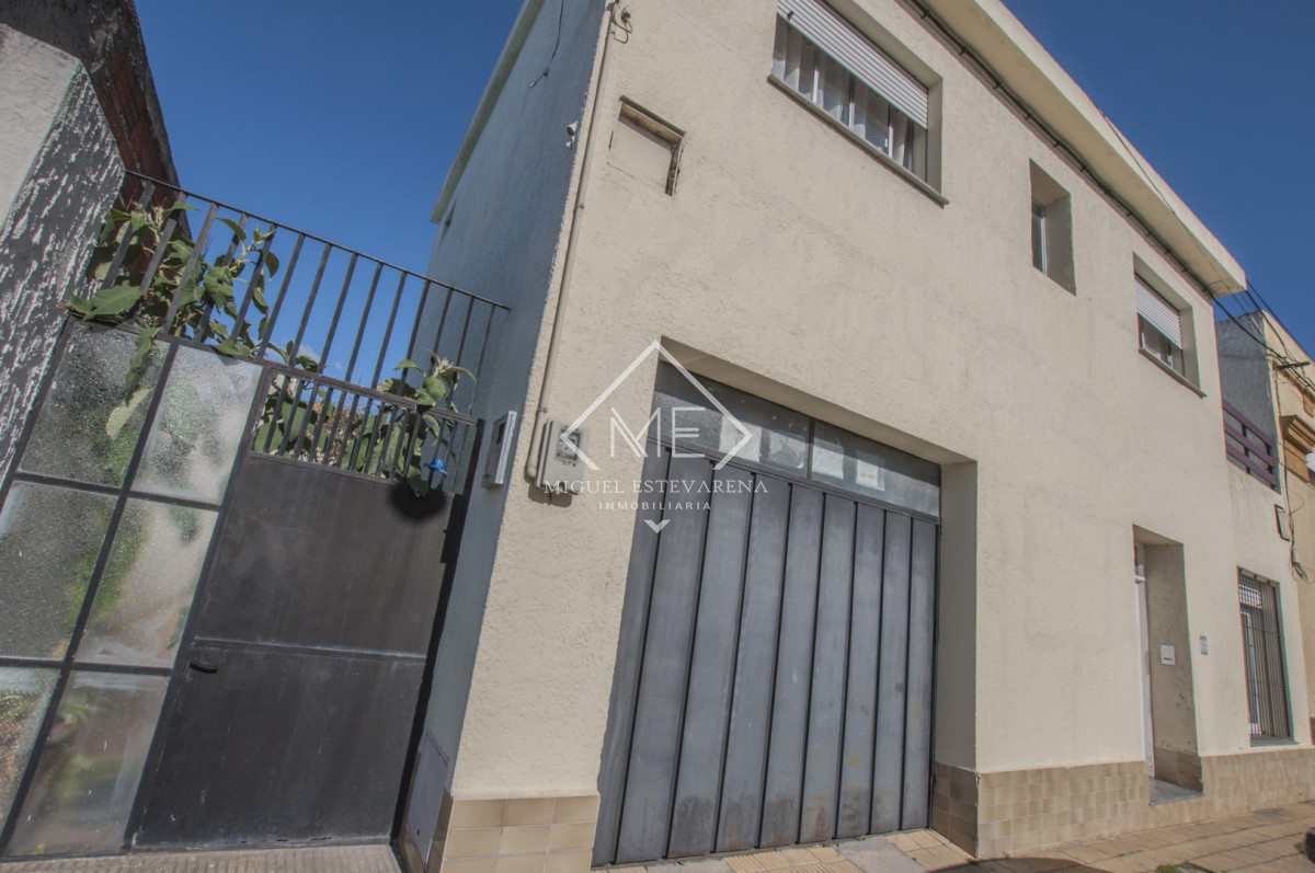 Casa ID.894 - Propiedad en Minas Apta para Banco - 4 Dormitorios, 3 Baños y Parrillero