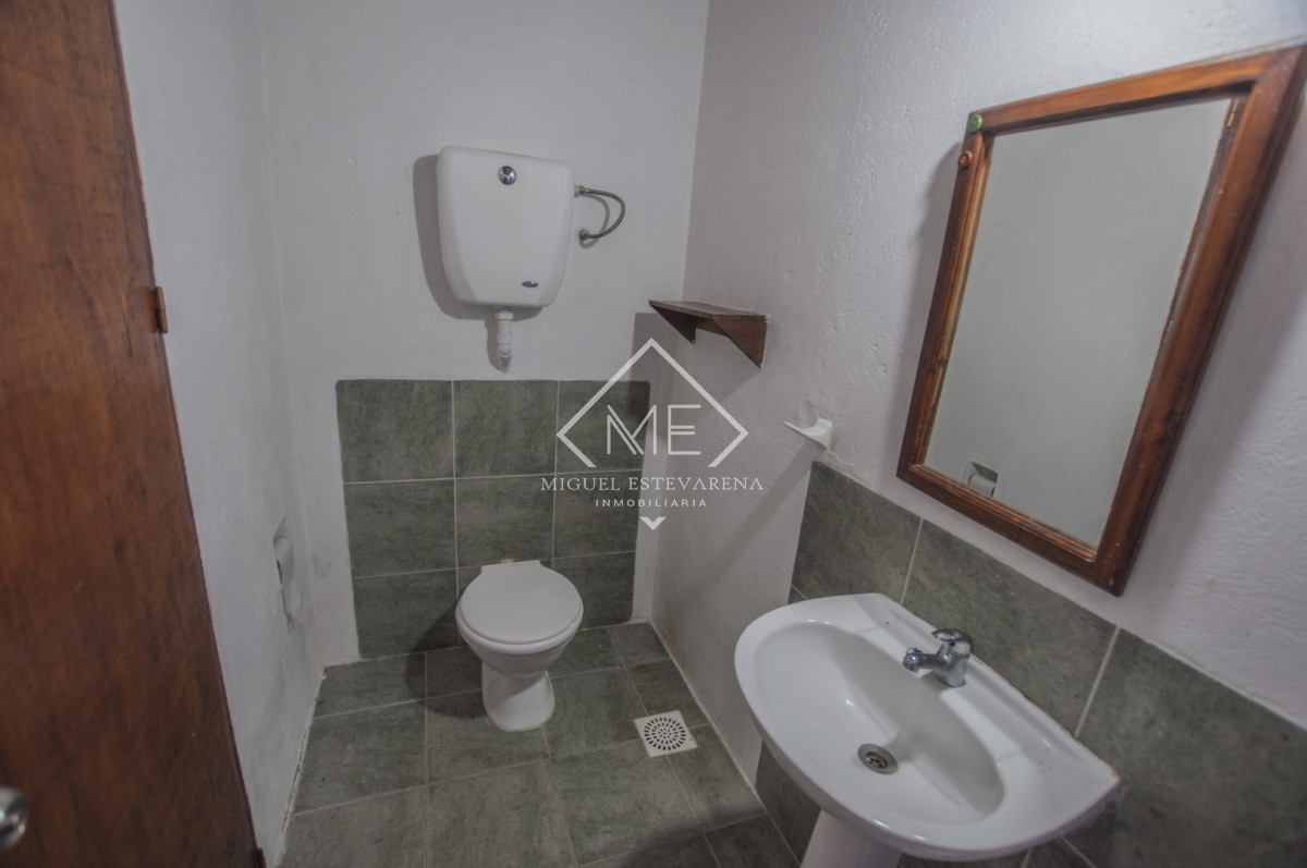 Casa ID.866 - Venta Casa en Barrio Blanes Viale - Terreno con Frente a Dos Calles