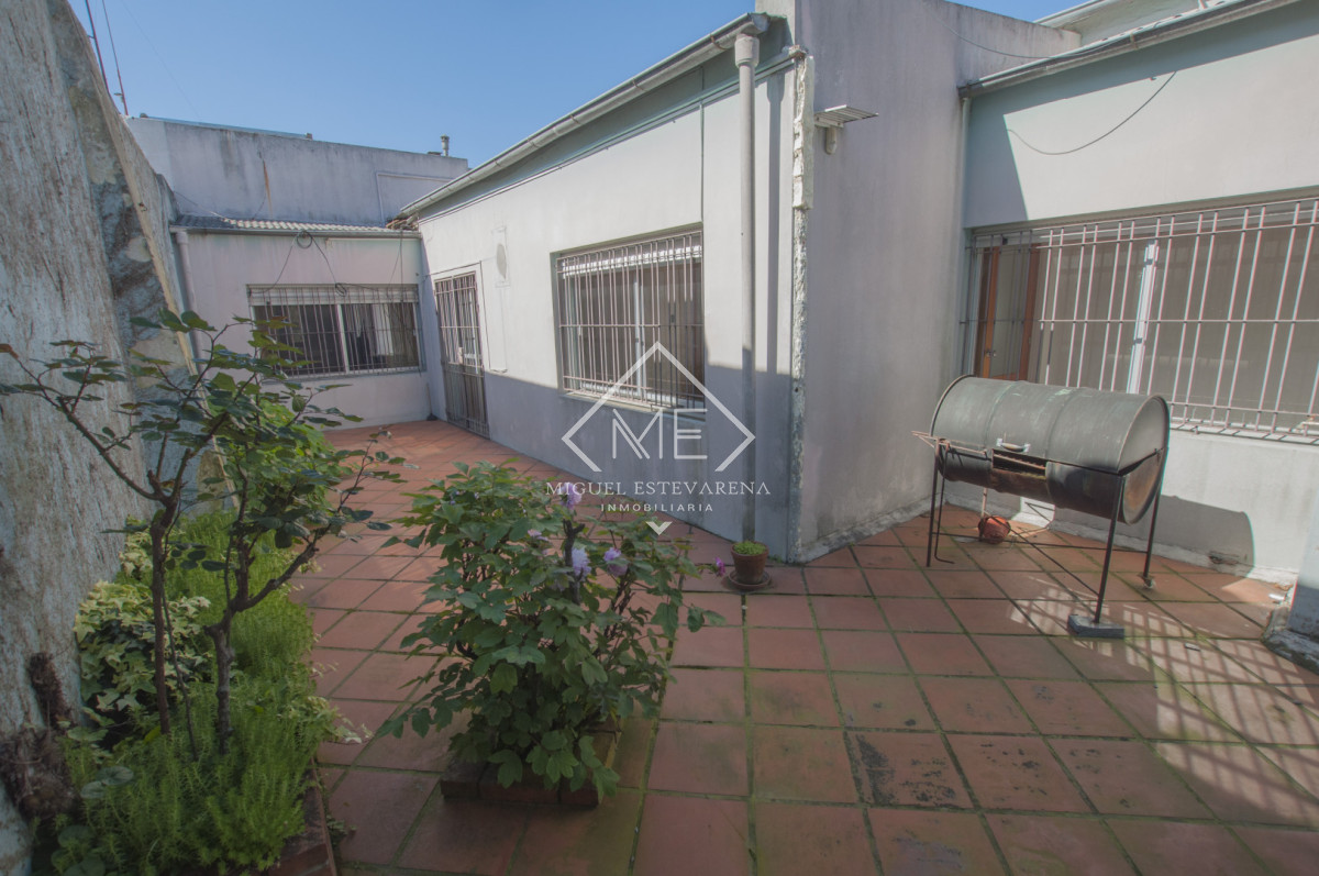 Casa ID.901 - Venta en Centro de Minas - Gran Casa de 328 m² a 2 Cuadras de Plaza Libertad
