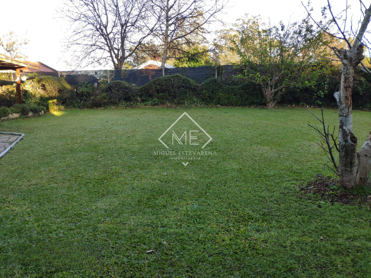 Casa ID.760 - Casa de cuatro dormitorios en venta en Pinares, Maldonado.